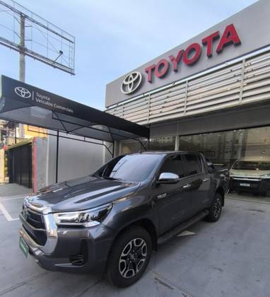 TOYOTA HILUX 2.8 D-4D TURBO DIESEL CD SRX 4X4 AUTOMÁTICO
